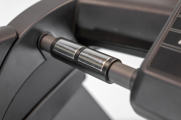 bieznia-treningowa-rs1200-led-ac-g6512-bh-fitness (5).jpg