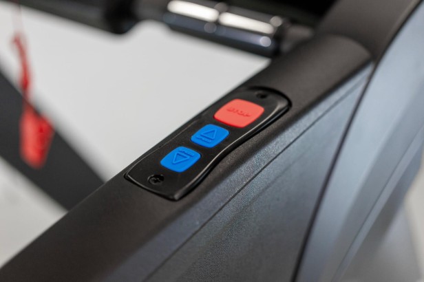 bieznia-treningowa-rs1200-led-ac-g6512-bh-fitness (3).jpg