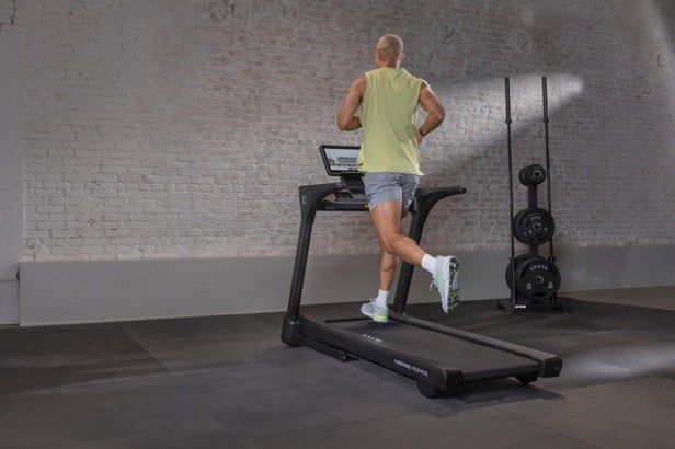 bieznia-treningowa-t5s-tft-z-wyswietlaczem-dotykowym-15-6-inspire-fitness-by-centr-tm5-1s- (5).jpg