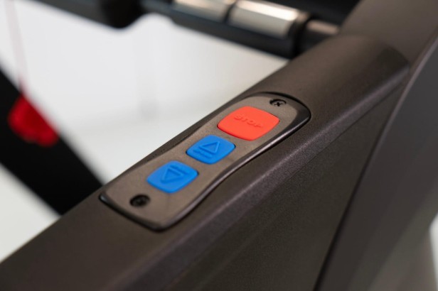 bieznia-treningowa-rs2000-led-ac-g6514-bh-fitness (4).jpg